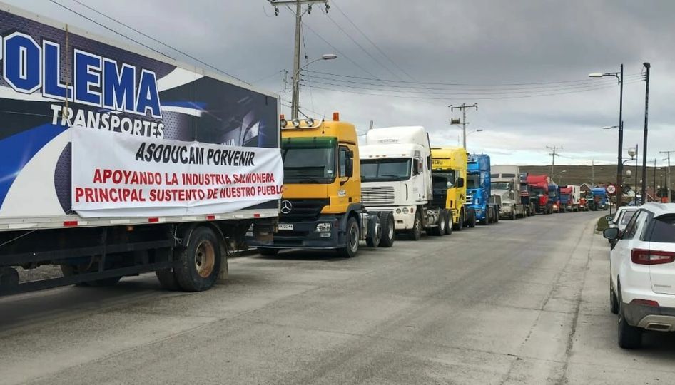 Camioneros realizan manifestación en Porvenir ante crisis de la empresa Nova Austral