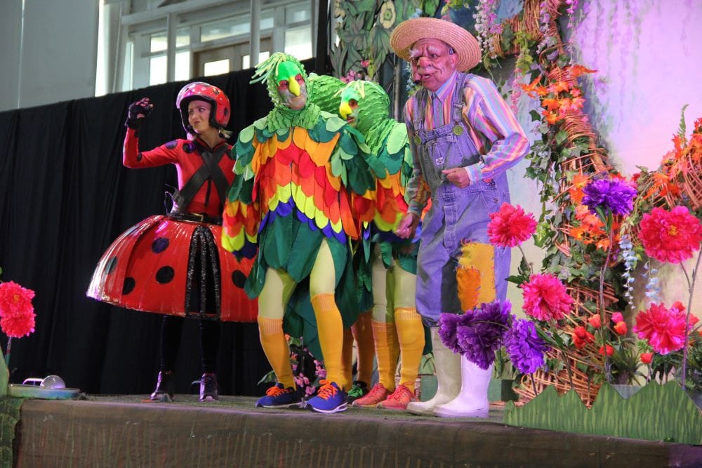 Ministerio de las Culturas realizó exitosa presentación de la obra «Gran Carnaval del Jardín» en el Liceo Bicentenario Hernando de Magallanes de Porvenir