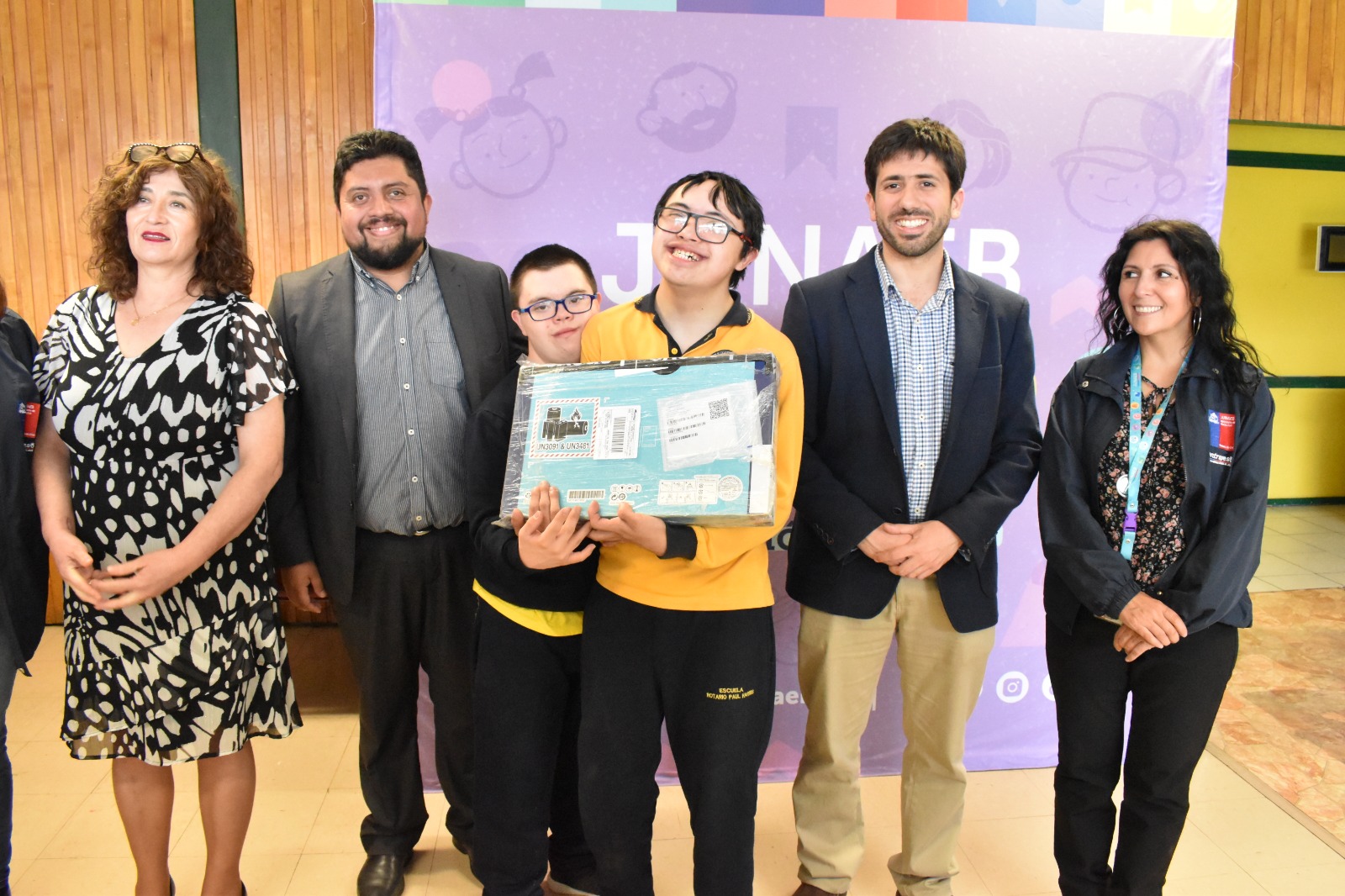 Autoridades regionales entregan becas TIC en la Escuela Paul Harris de Punta Arenas