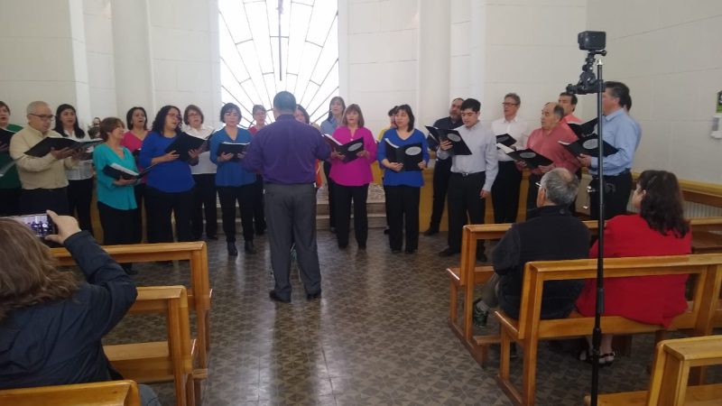 Coro Arte Vocal dirigido por Manuel Rodríguez, se presentó en la capilla ecuménica del Cementerio Municipal de Punta Arenas