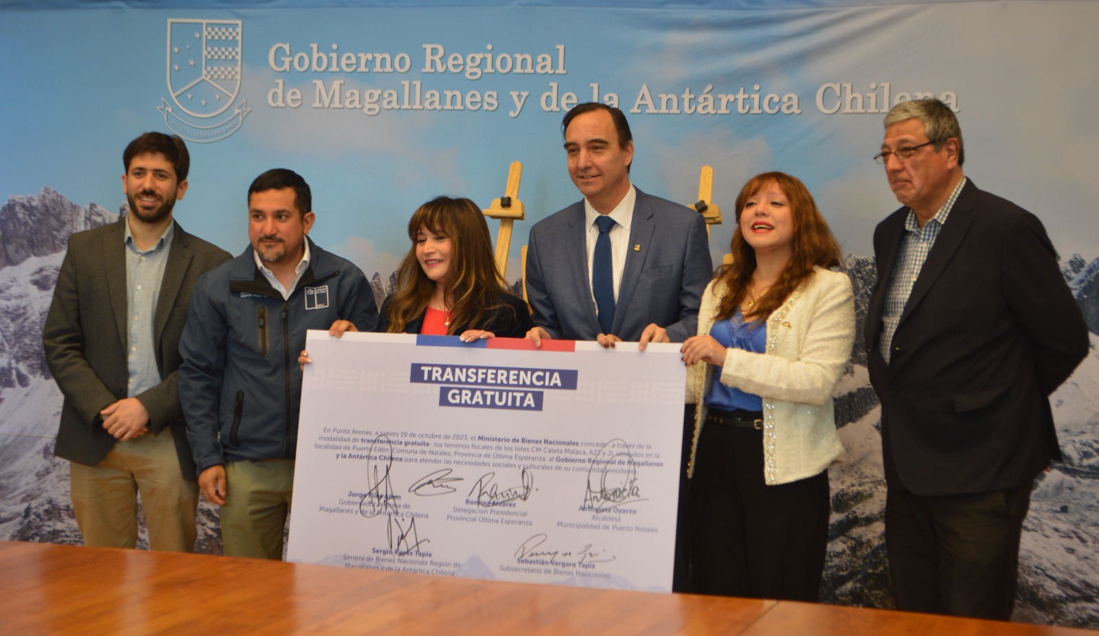 SEREMI de Bienes Nacionales entrega 3 terrenos fiscales en Puerto Edén: “Queremos y vamos en la línea de otorgar seguridad territorial para la ciudadanía sin importar dónde esté”