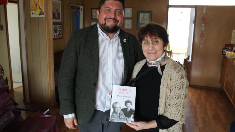 SEREMI de Educación de Magallanes visitó a docente jubilada Marcia Triviño en el Día Nacional de la Profesora y el Profesor
