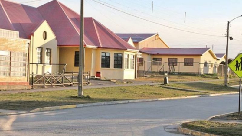 Presentan querella contra el Director de la Escuela Bernardo O’Higgins de Porvenir, ante grave caso de maltrato de una estudiante