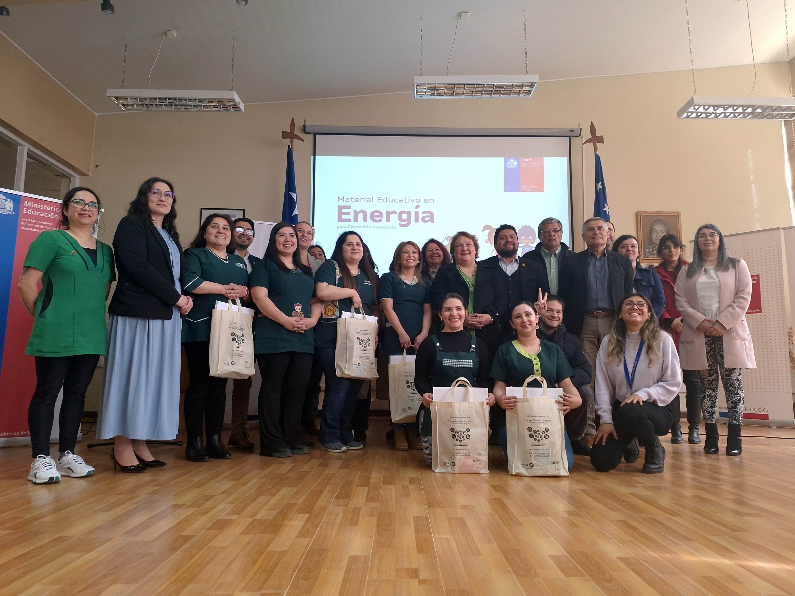 Seremi de Energía de Magallanes entrega material educativo a jardines infantiles de la JUNJI, de Integra y de la Cormupa