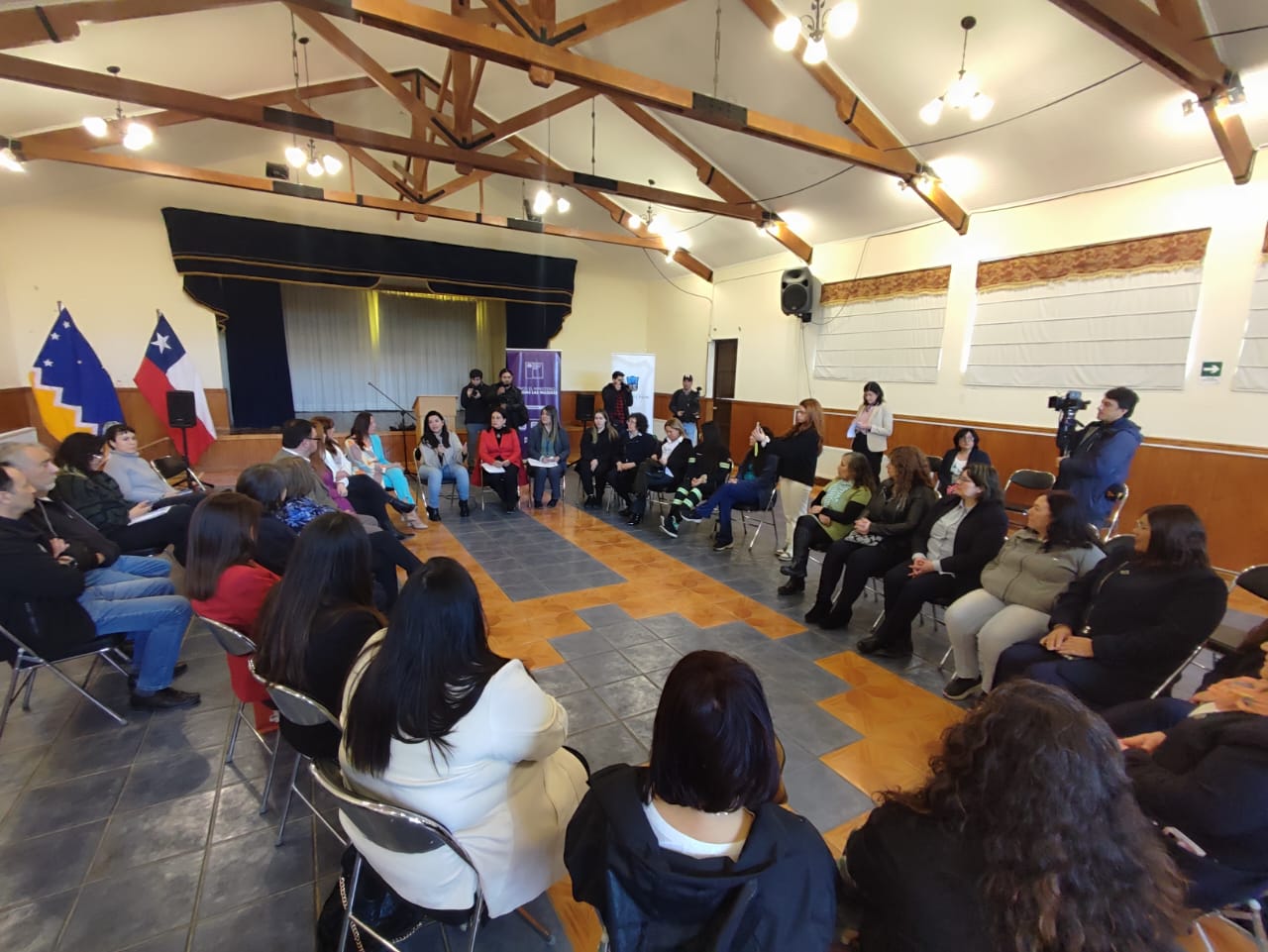 Ministra de la Mujer en Torres del Paine participa en encuentro ciudadano «Identidad y Memorias de Vida de Mujeres Torrepaininas»