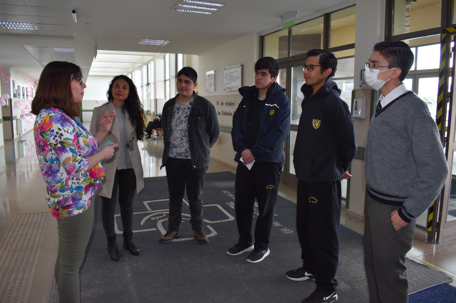 Alumnos de tercero medio del Liceo Salesiano Monseñor Fagnano realizan pasantía en el Servicio de Farmacia del Hospital de Natales