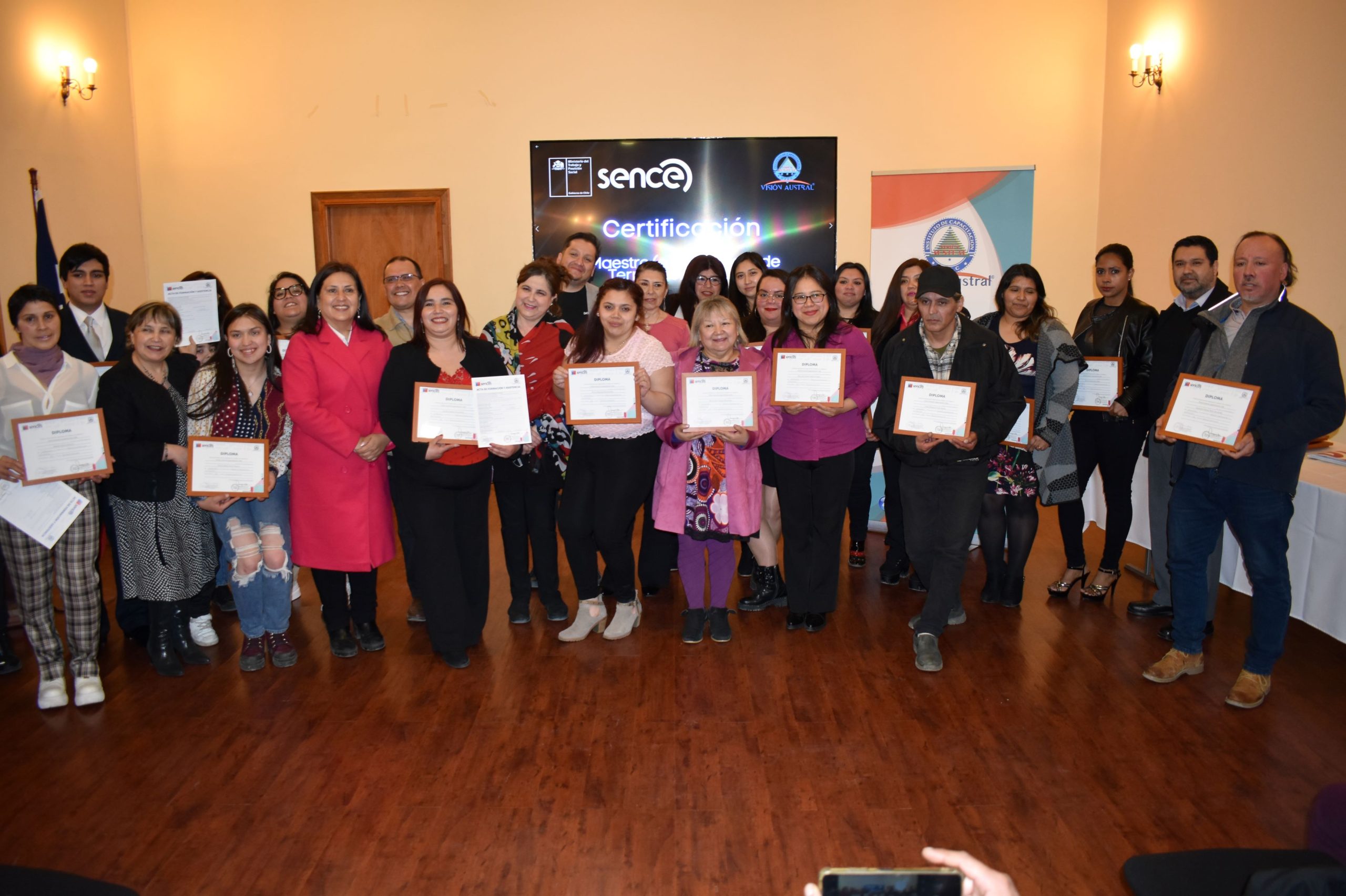SENCE certificó a 41 nuevas maestras y maestros de la construcción en la región de Magallanes