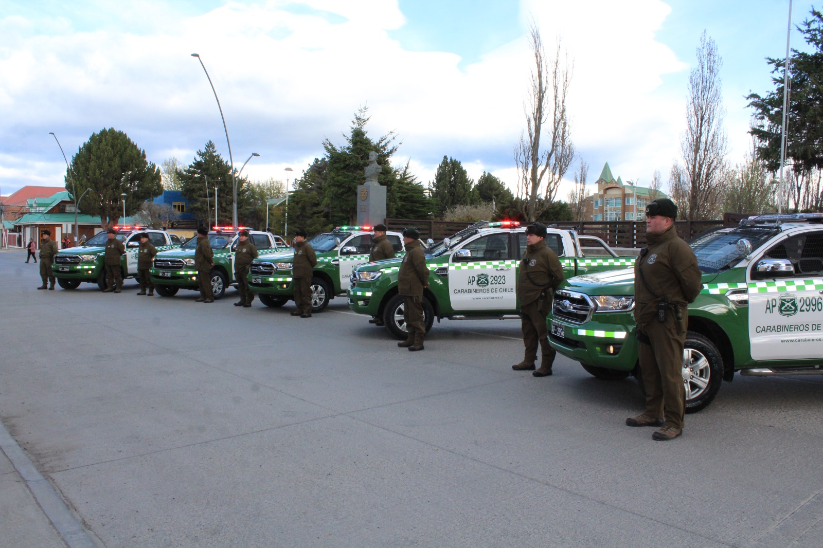 Carabineros de Puerto Natales reciben 5 vehículos nuevos para garantizar seguridad y cuidado de la población en Ultima Esperanza