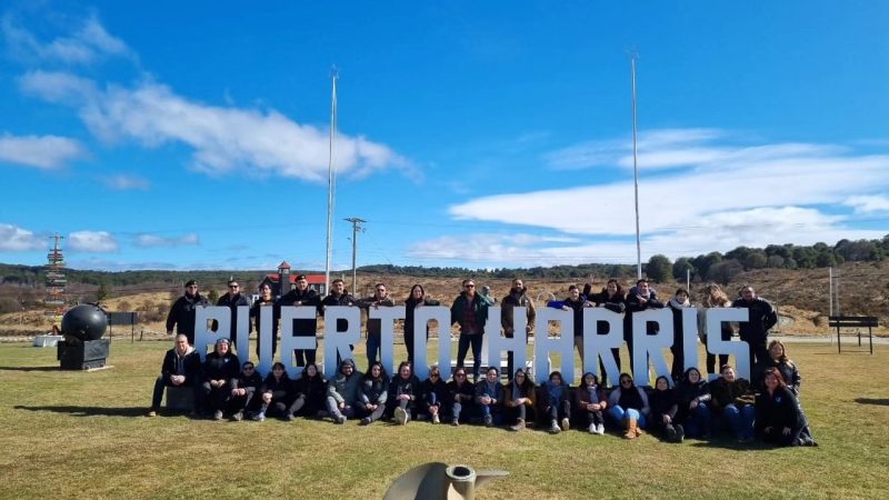 Niños y niñas de Escuela de Puerto Harris aprendieron y disfrutaron de distintos talleres, impartidos por PAR Explora Magallanes