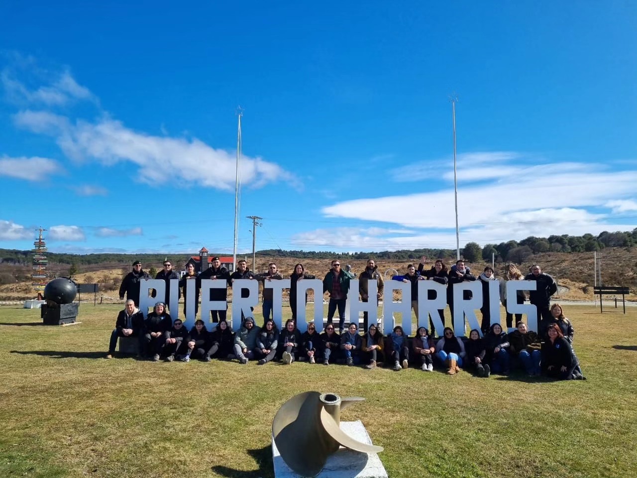 Niños y niñas de Escuela de Puerto Harris aprendieron y disfrutaron de distintos talleres, impartidos por PAR Explora Magallanes