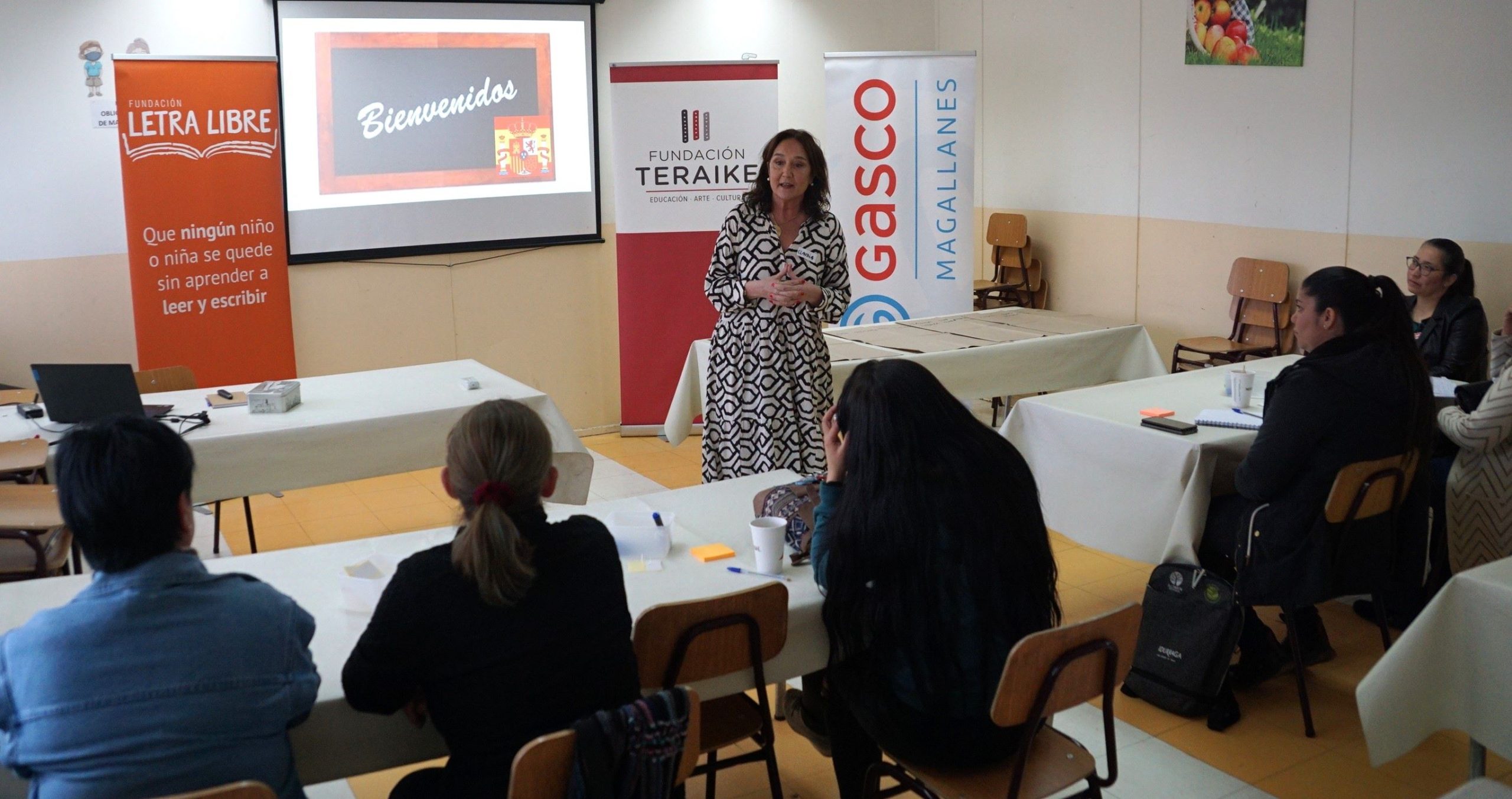 Gasco Magallanes respalda nivelación en lecto escritura de alumnos de Escuela España