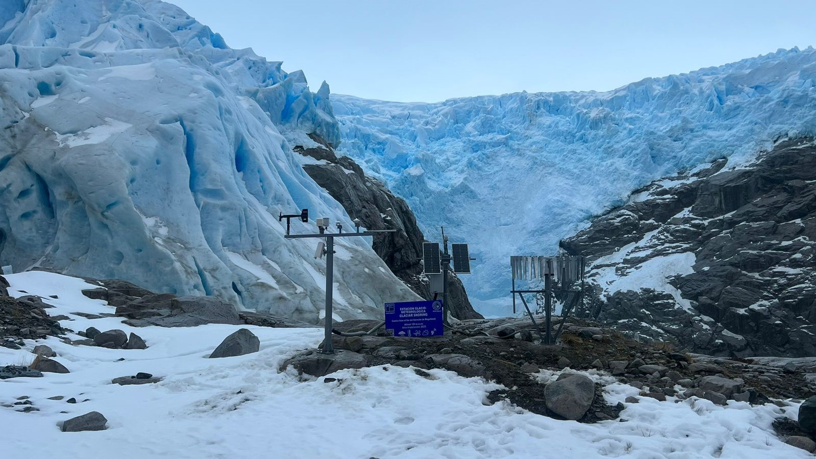Dirección General de Aguas del MOP Magallanes instaló dos nuevas estaciones glaciológicas en islas Santa Inés y Wellington
