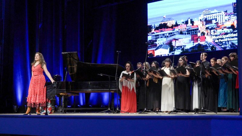Ópera Clásica de Santiago y Coro Municipal repletaron teatro en concierto conjunto en Punta Arenas