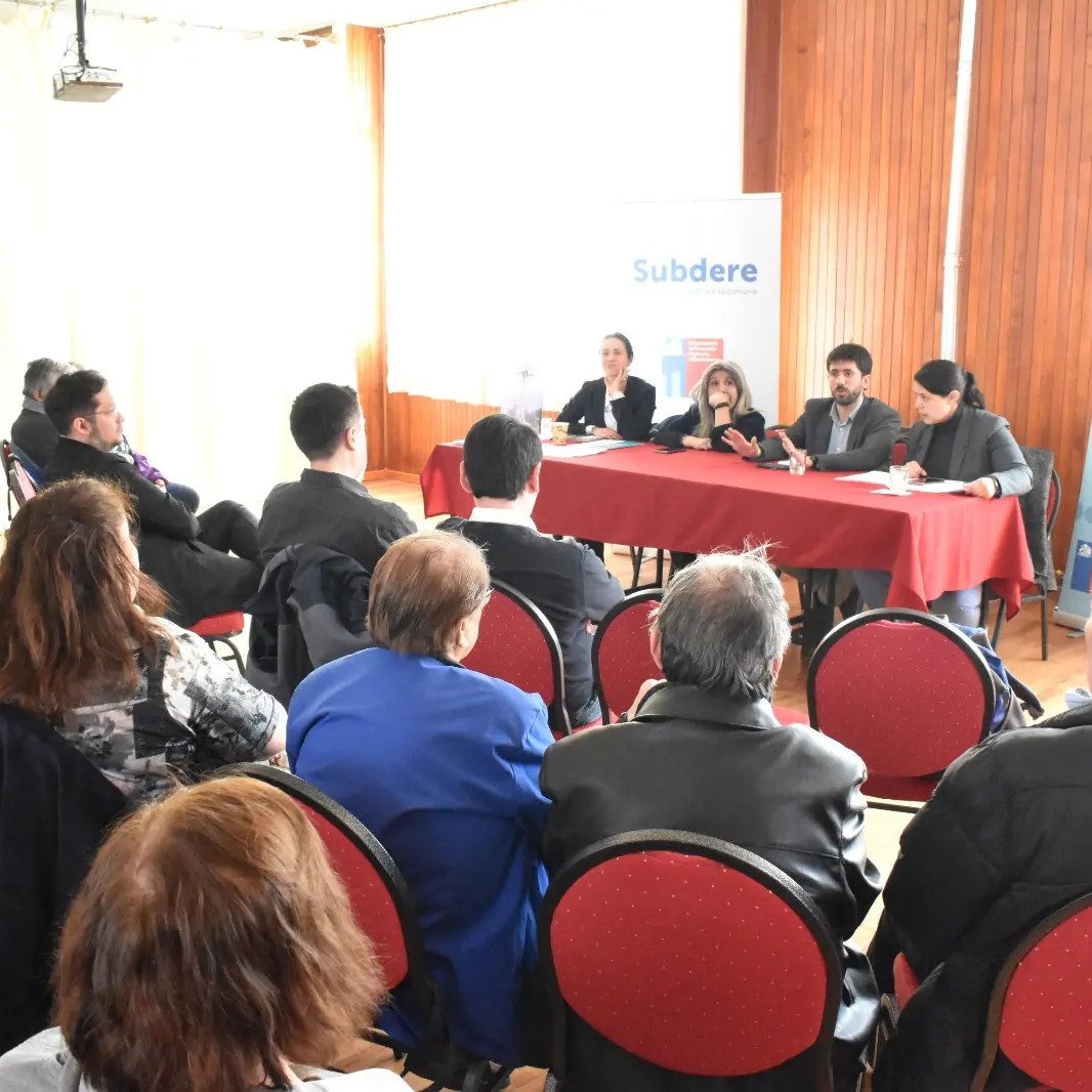 SEREMI de Desarrollo Social y la SUBDERE Magallanes se reúnen con Junta de Vecinos Mauricio Braun de Punta Arenas