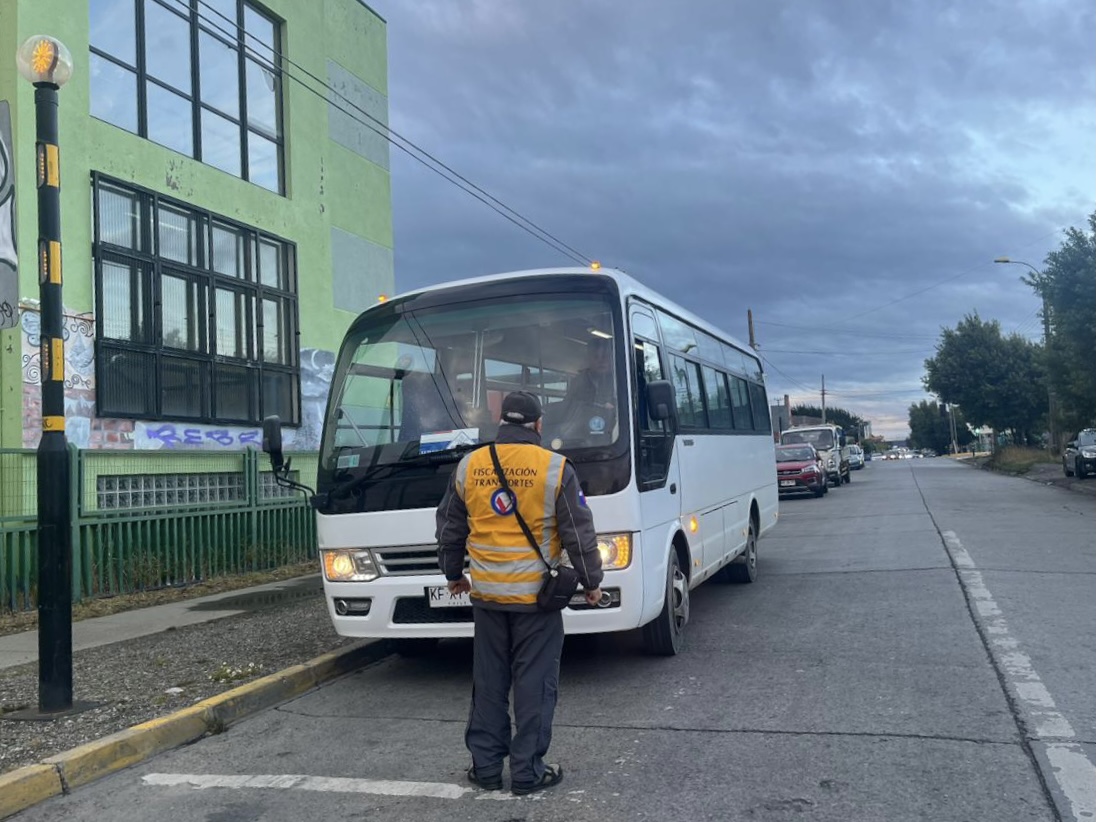 Licitación de transporte gratuito beneficiará a 315 escolares de localidades aisladas y rurales de la región de Magallanes