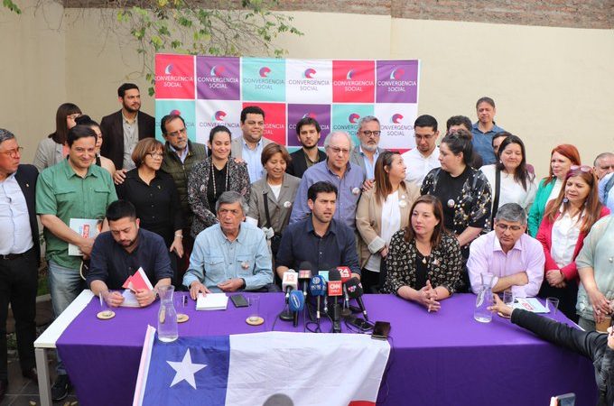 Conclave oficialista se realizó en Santiago para proyectar tareas comunes para 2024 | Firmaron documento «Encuentro por Chile»