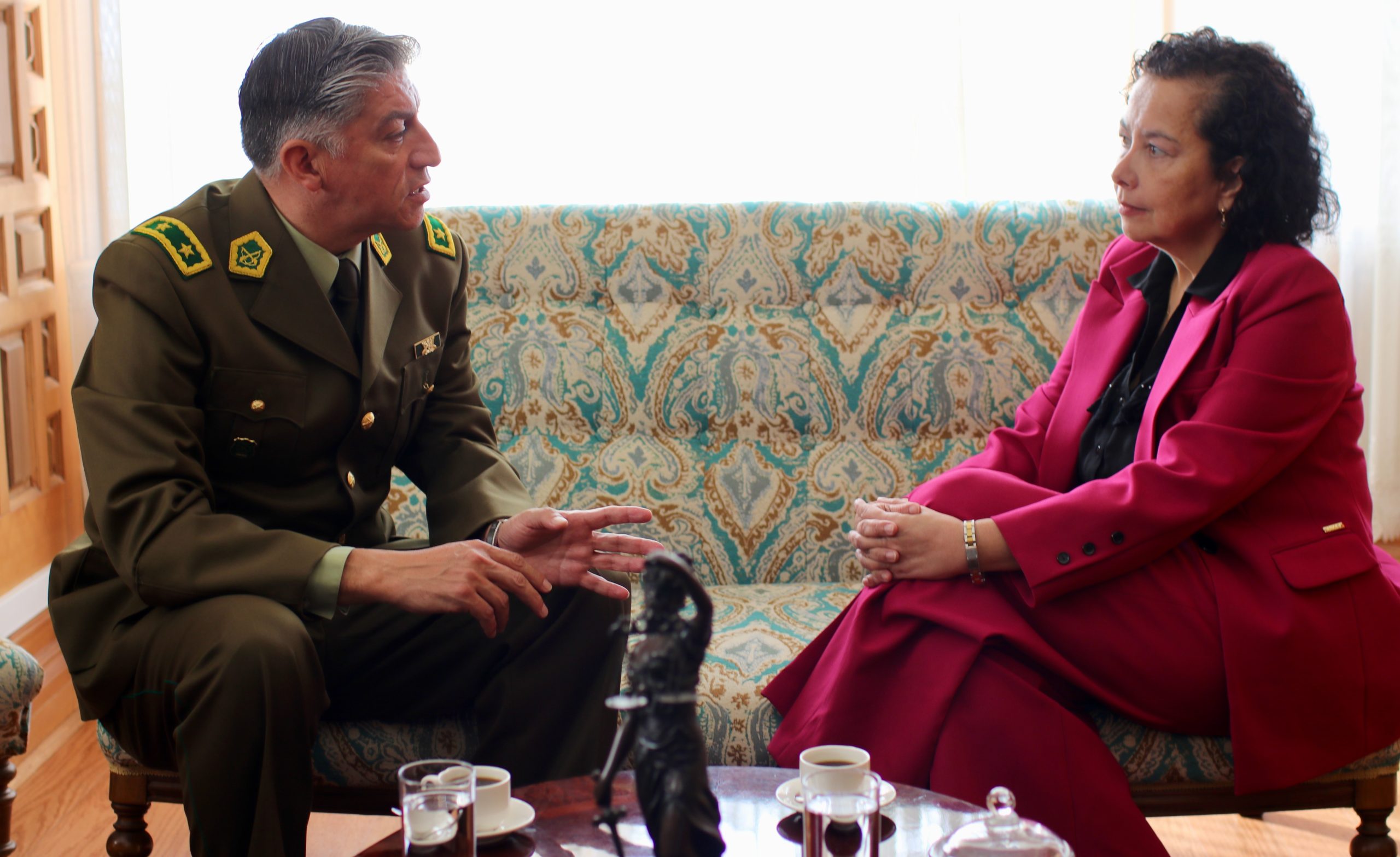 Presidenta de la Corte de Apelaciones de Punta Arenas recibió al nuevo jefe de Zona de Carabineros en Magallanes