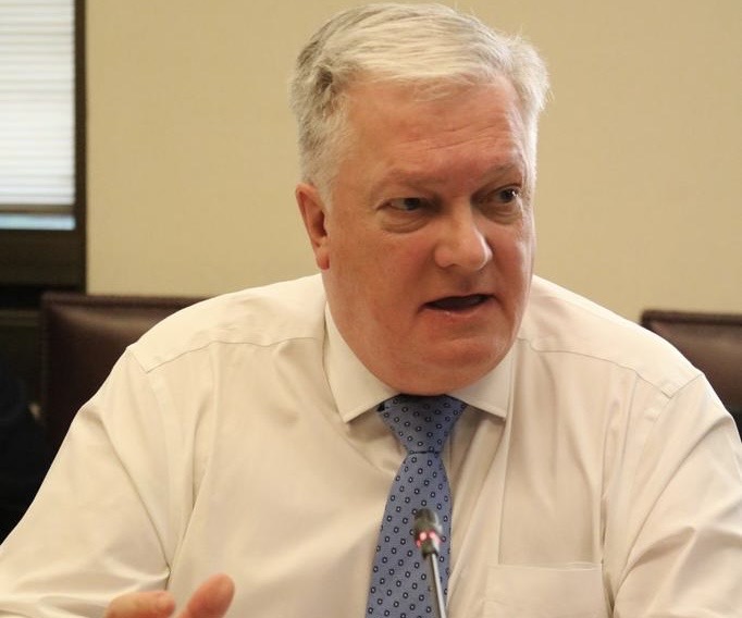 Senador Kusanovic presenta proyecto de ley que busca castigar con cárcel a quienes rayen bienes públicos y privados sin autorización.