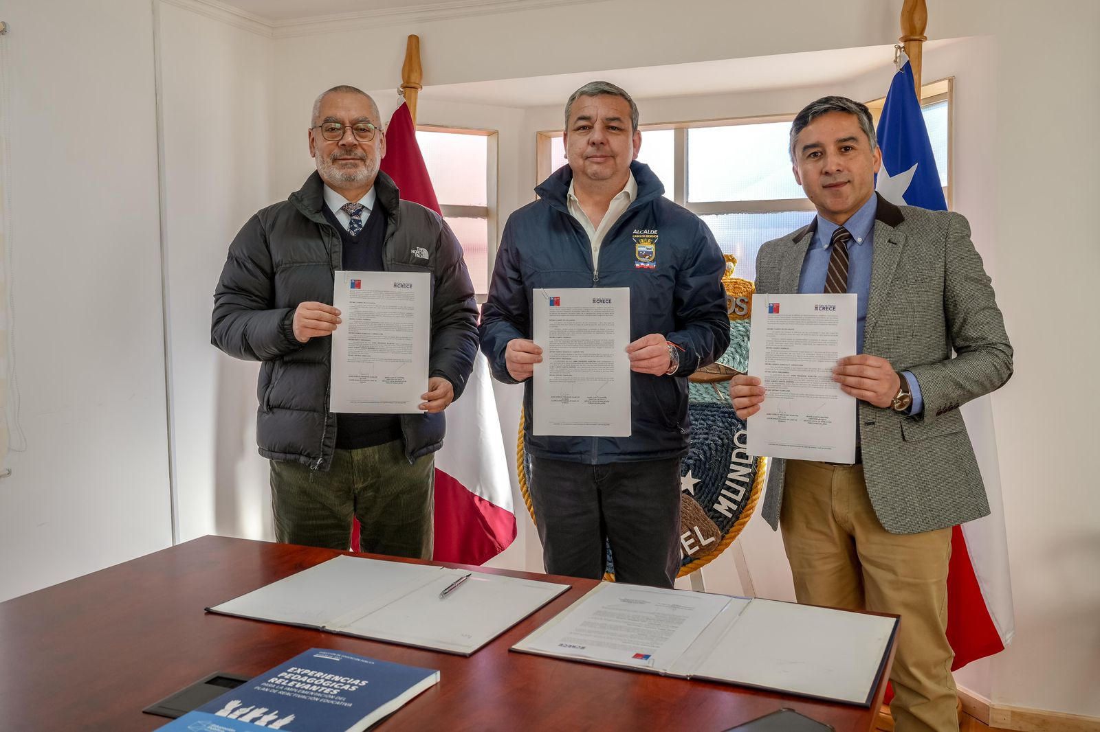 Municipalidad de Cabo de Hornos y SLEP firman convenio de colaboración para desarrollar la educación pública