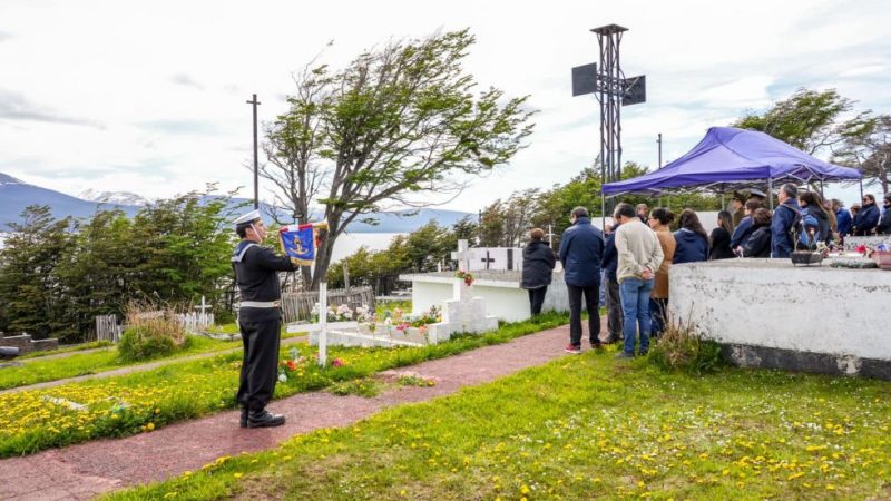 Ceremonia de homenaje a los pioneros de Isla Navarino se realizó en Puerto Williams