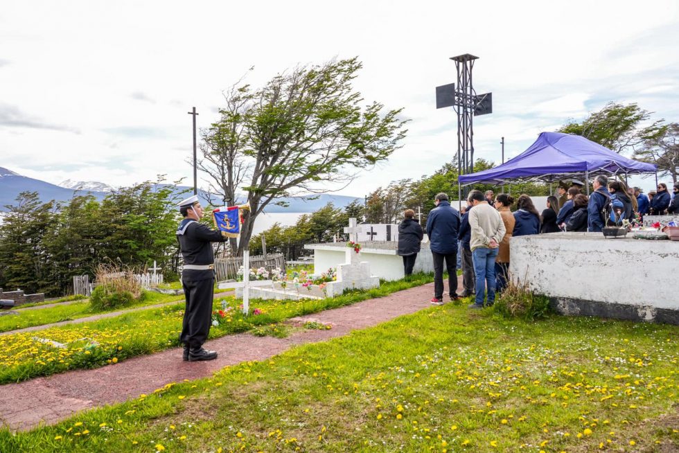 Ceremonia de homenaje a los pioneros de Isla Navarino se realizó en Puerto Williams