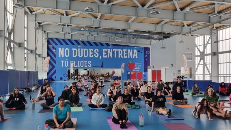 Jornada de Yoga en el Centro Elige Vivir Sano de Punta Arenas