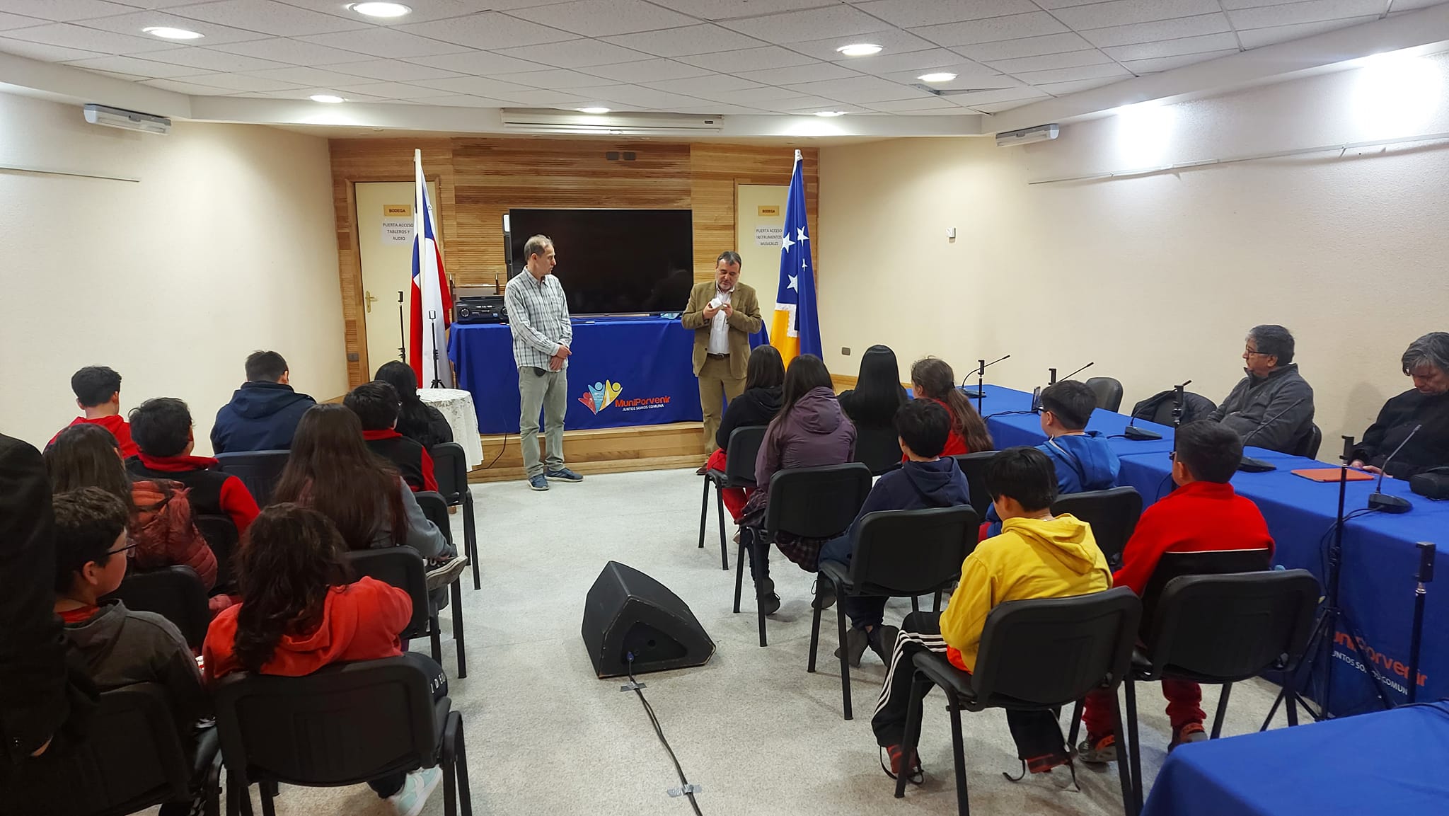 ACRUX Festival de Poesía y Ciencia del Estrecho de Magallanes se presentó en Porvenir