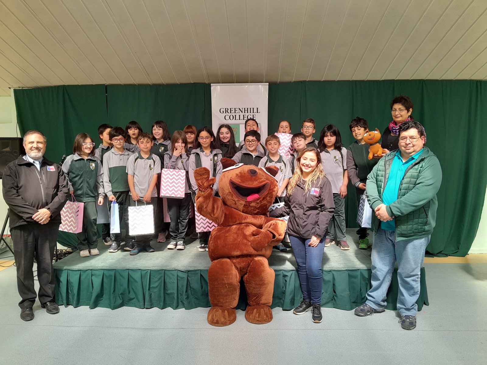 Alumnos del Colegio GreenHill de Punta Arenas ganaron concurso del corpóreo de Tenencia Responsable de la SEREMI de Salud