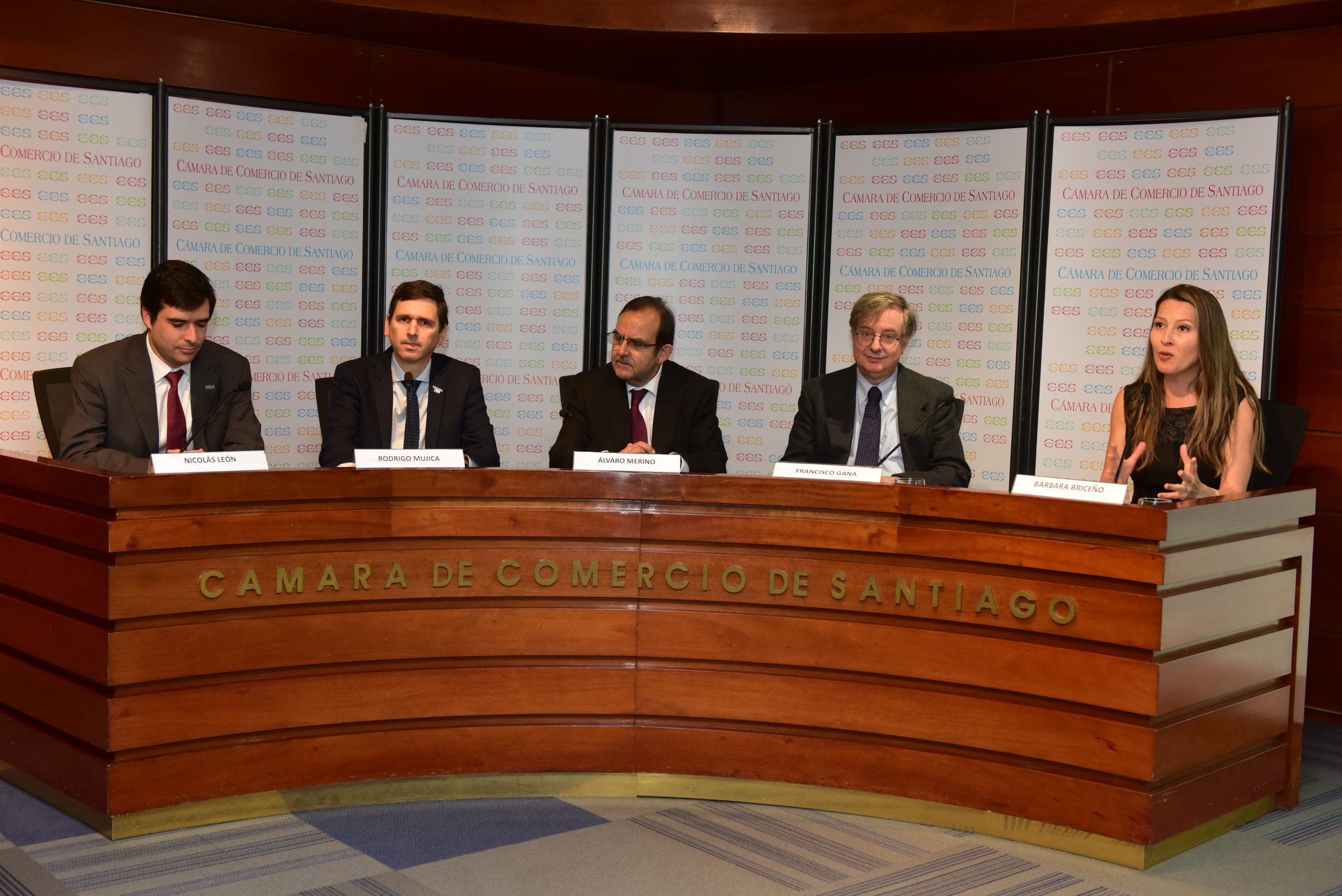 Cámara de Comercio de Santiago proyecta escenario económico complejo para 2024