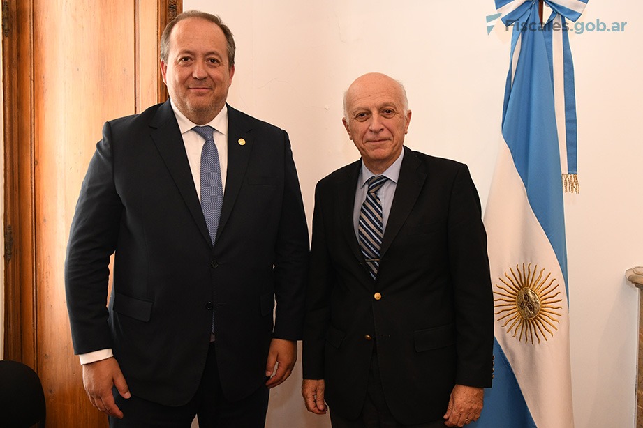 Fiscal Nacional Angel Valencia se reúne con procurador General de Argentina Eduardo Casal, para fortalecer cooperación internacional contra crimen organizado en la zona austral