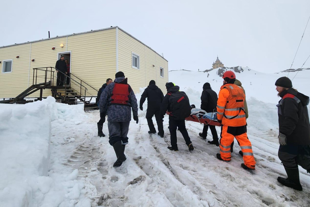 Armada realizó evacuación desde motonave chilena a base rusa en Antártica