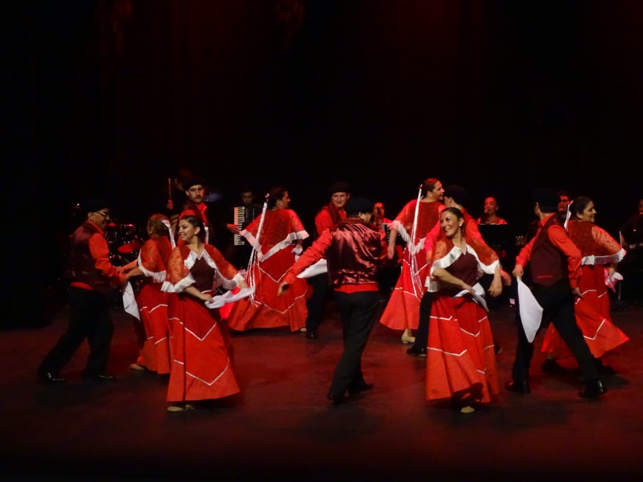 Compañía folklórica Brisa Austral de Punta Arenas emprende nueva gira internacional