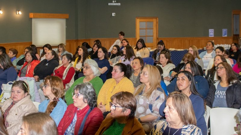 En el Día Internacional de la Eliminación de la Violencia contra las Mujeres, se realizó en Puerto Natales conversatorio denominado ‘’Saberes Colectivos’’.