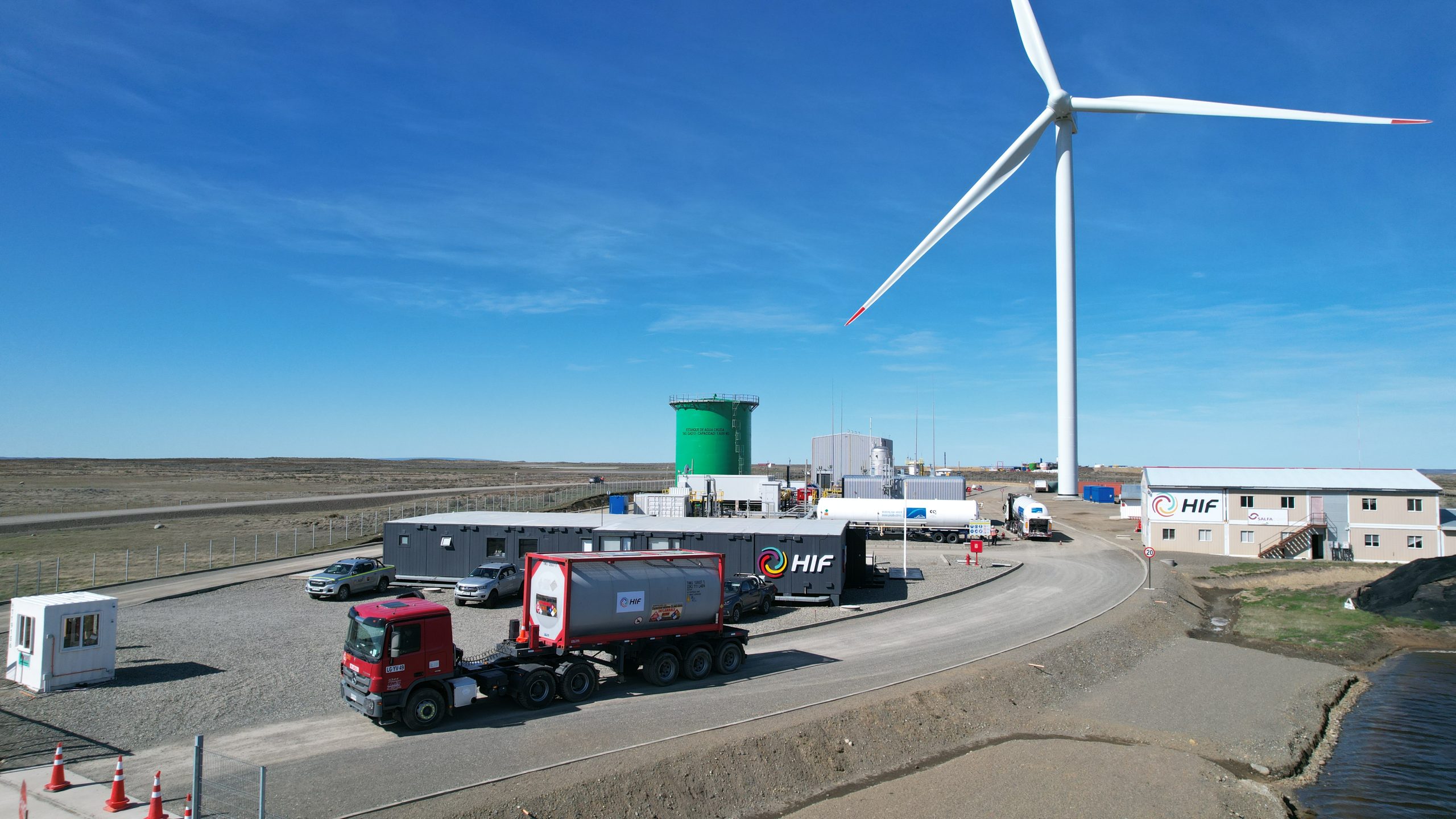 Primera exportación comercial de combustibles carbono neutrales de HIF Global ya va rumbo a Europa | Porsche recibirá en Inglaterra 24.600 litros de gasolina sintética, producidos por la empresa chilena en Magallanes