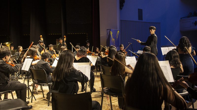 Una ovación cerrada selló un impecable primer concierto de la Orquesta Sinfónica Juvenil Regional de Magallanes de FOJI