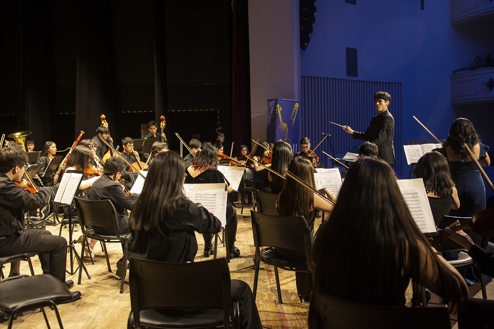 Una ovación cerrada selló un impecable primer concierto de la Orquesta Sinfónica Juvenil Regional de Magallanes de FOJI