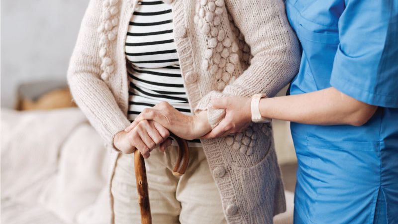 Sector de la hospitalización domiciliaria en alerta por fallo GES: “Si nos cortan el financiamiento se va a generar una crisis irreparable en el sistema de salud”