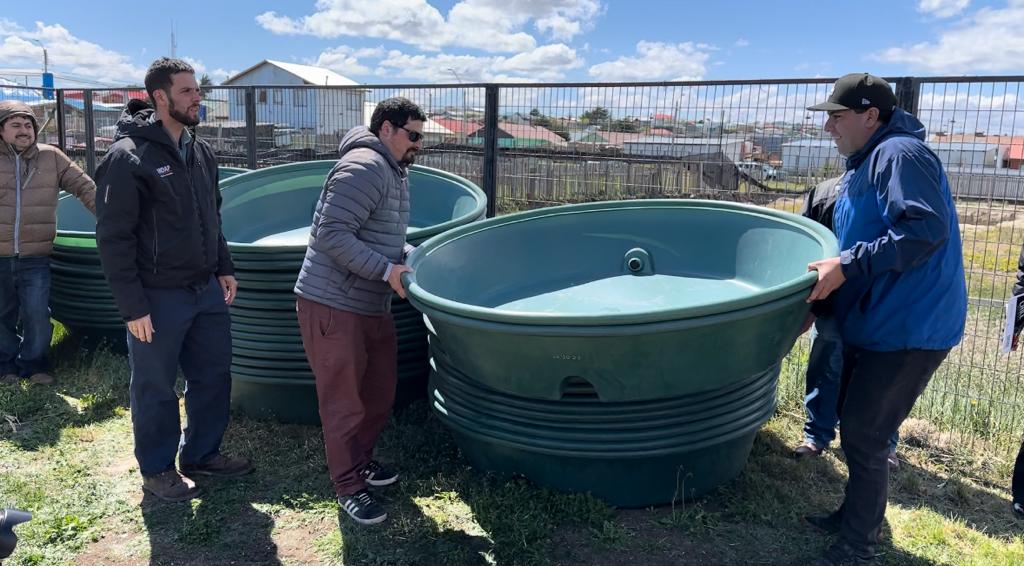 Más de 80 bebederos ovinos se entregaron a ganaderos en Tierra del Fuego