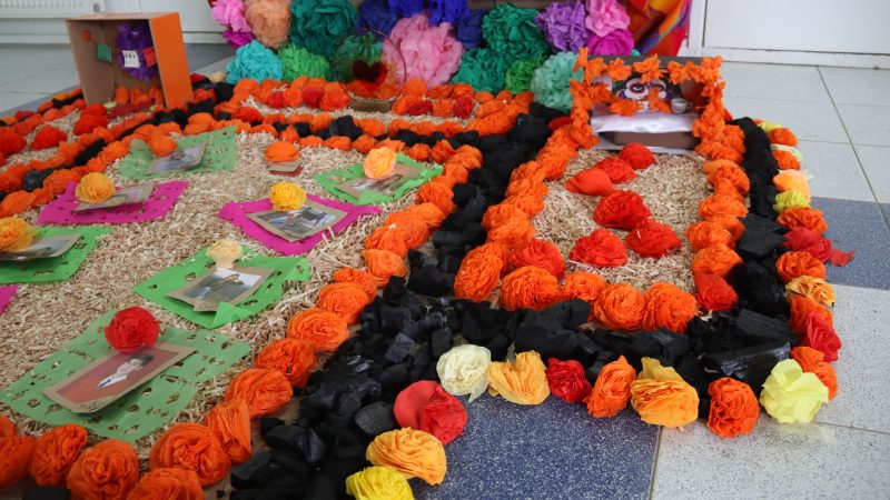 Colegio Pierre Faure de Punta Arenas realizó ofrenda mexicana en el día de los Difuntos