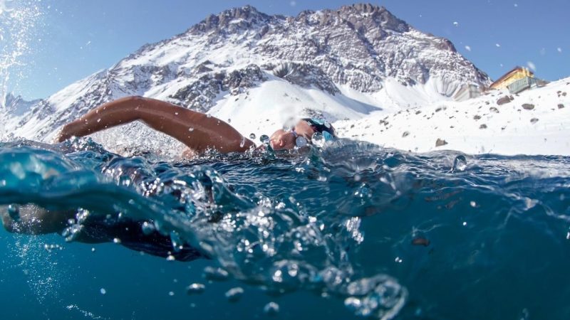 Nadadora chilena de aguas gélidas visitará Santo Tomás este lunes 