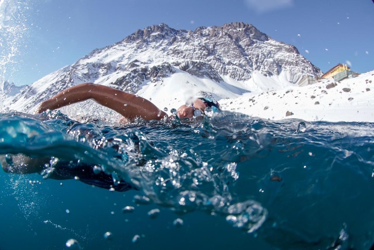 Nadadora chilena de aguas gélidas visitará Santo Tomás este lunes 