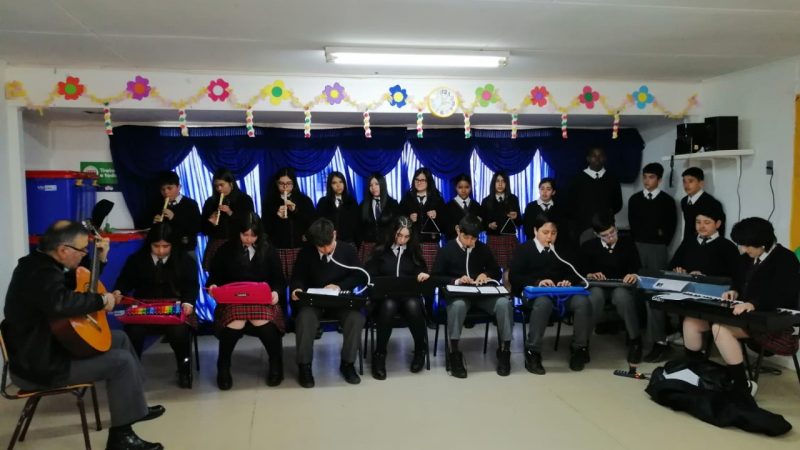 Alumnos de la Escuela Patagonia ofrecieron presentación musical navideña en jardín infantil Josh Kee