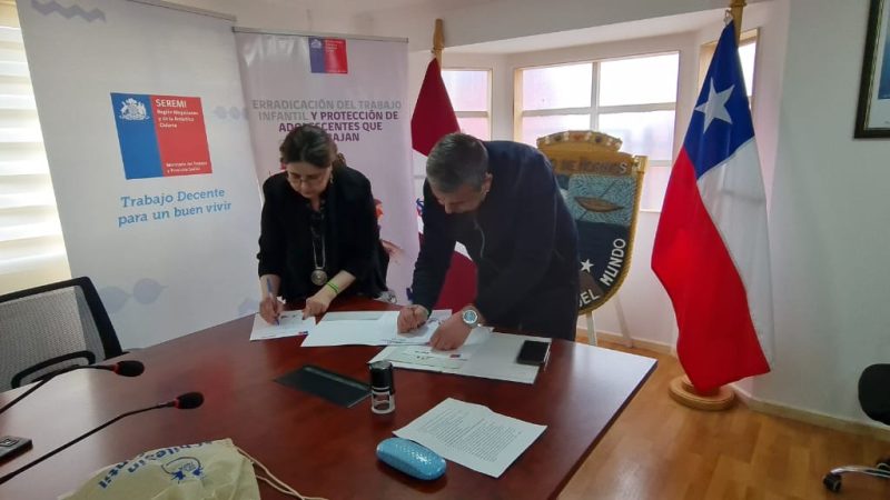 Autoridad laboral de Magallanes firma convenio de colaboración contra el Trabajo Infantil con Municipalidad de Cabo de Hornos