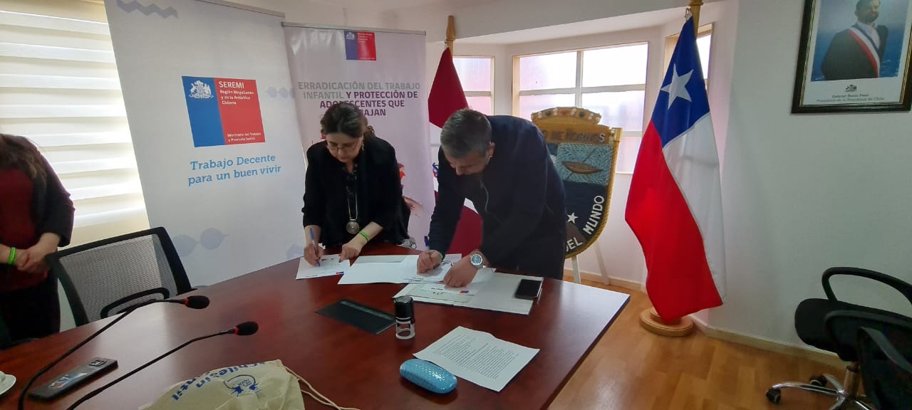Autoridad laboral de Magallanes firma convenio de colaboración contra el Trabajo Infantil con Municipalidad de Cabo de Hornos