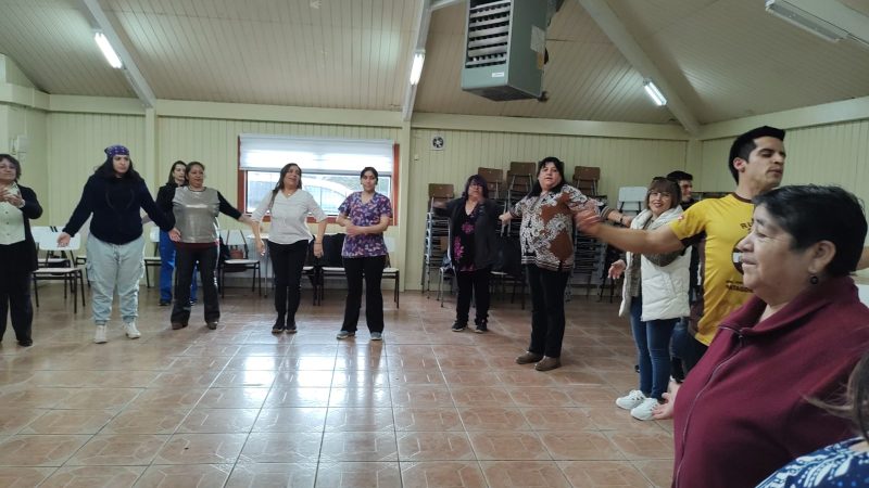 Programa de la Red Local de Apoyos y Cuidados de la Municipalidad, realizó jornada con la Junta de Vecinos N° 9 de Puerto Natales