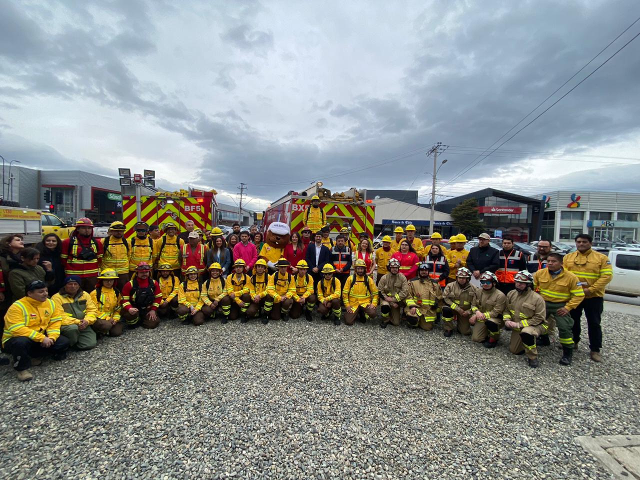 Dos helicópteros, más de 2 mil millones en presupuesto y brigadas en toda la región anunció CONAF para prevenir y combatir incendios
