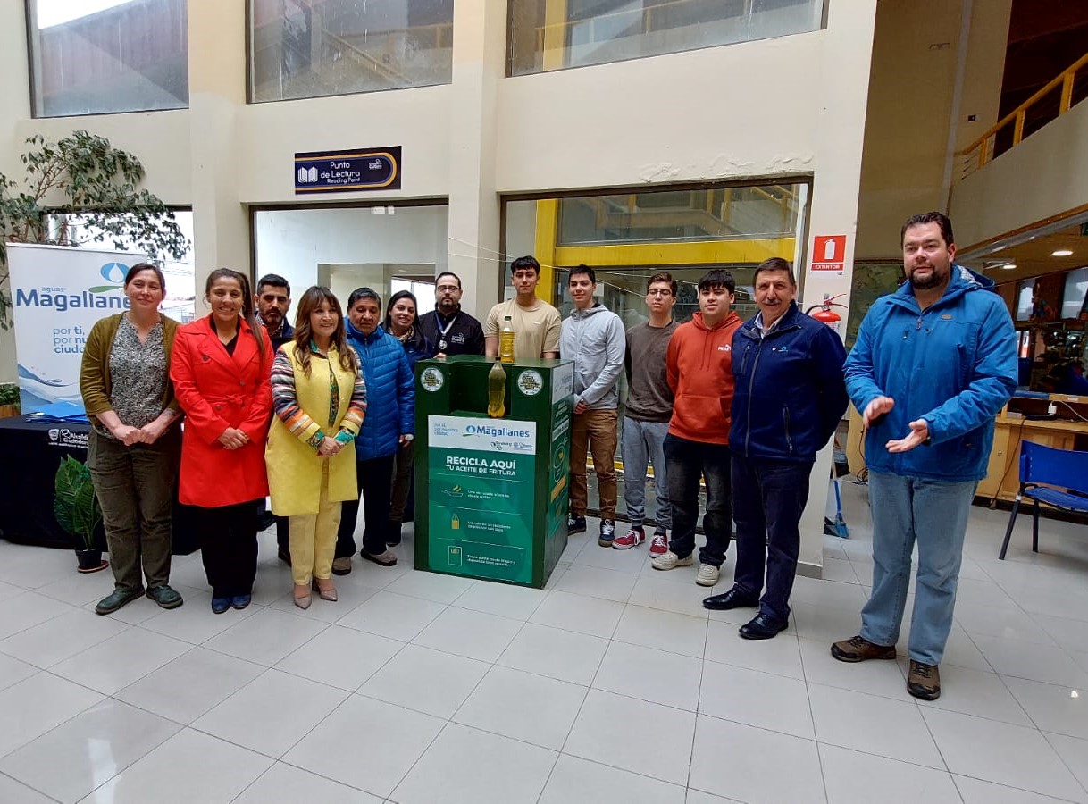 Ilustre Municipalidad y Aguas Magallanes inauguran punto de reciclaje de aceite doméstico: Vecinos de Puerto Natales podrán contribuir a la generación de biocombustibles
