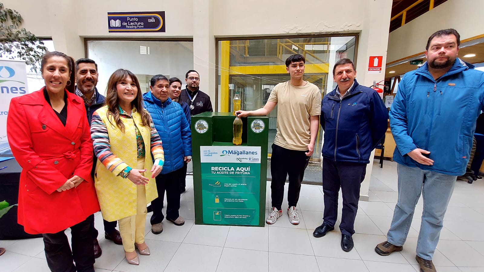 Municipalidad de Puerto Natales y Aguas Magallanes inauguran punto de reciclaje de aceite doméstico | Vecinos podrán contribuir a la generación de biocombustibles