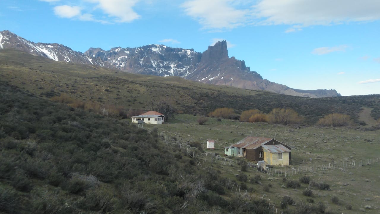 Proyecto patrimonial busca rescatar puesto Las Flores en Ultima Esperanza, única construcción de adobe conocida de la región de Magallanes