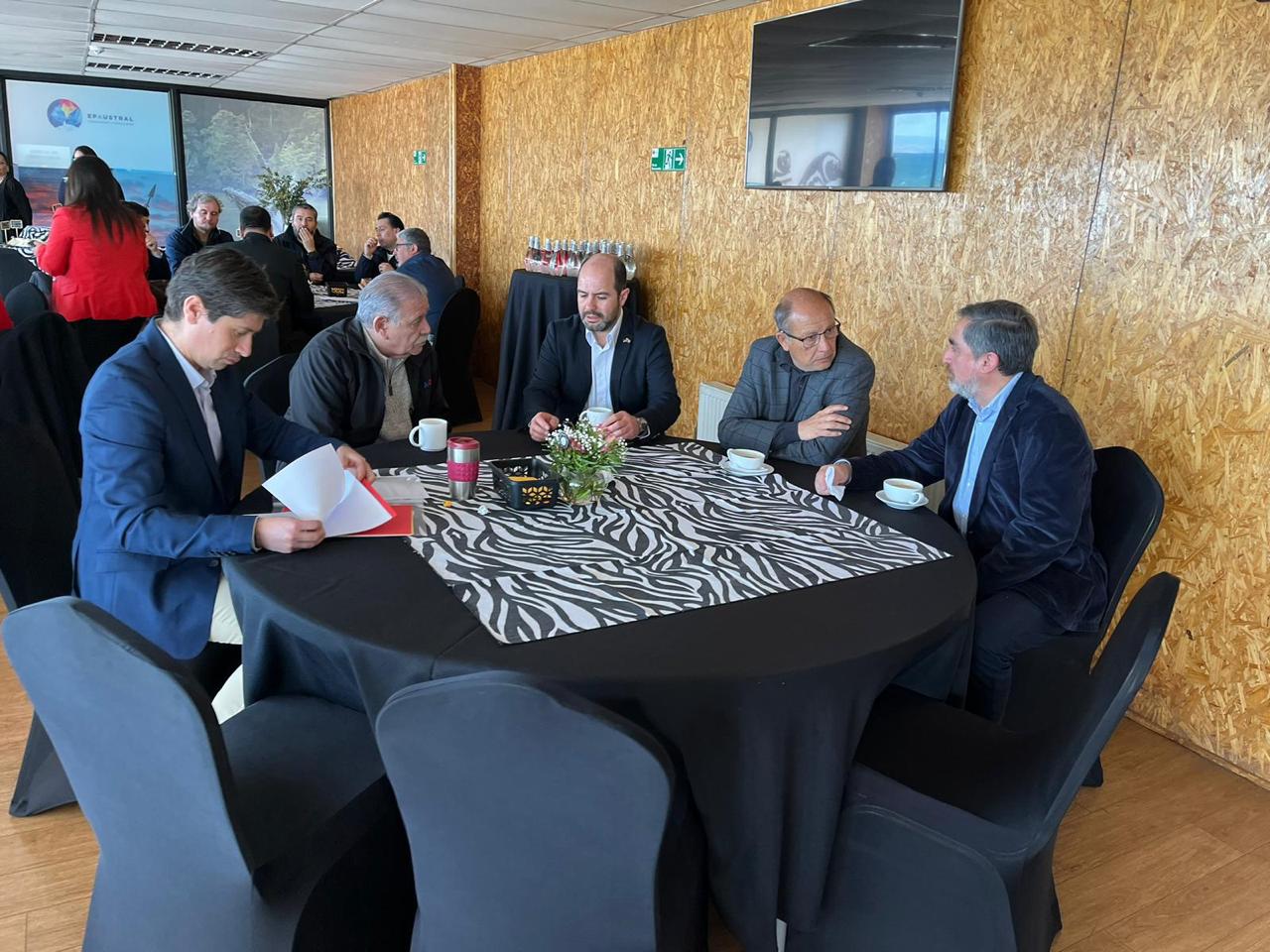 Con excelente convocatoria se realizó taller organizado por Epaustral: «Pensando en cómo fortalecer el turismo marítimo en la Zona Sur Austral de Chile»
